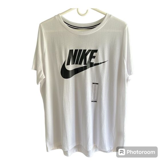 NWT Women’s Nike Tee Size XXL - Picture 1 of 4